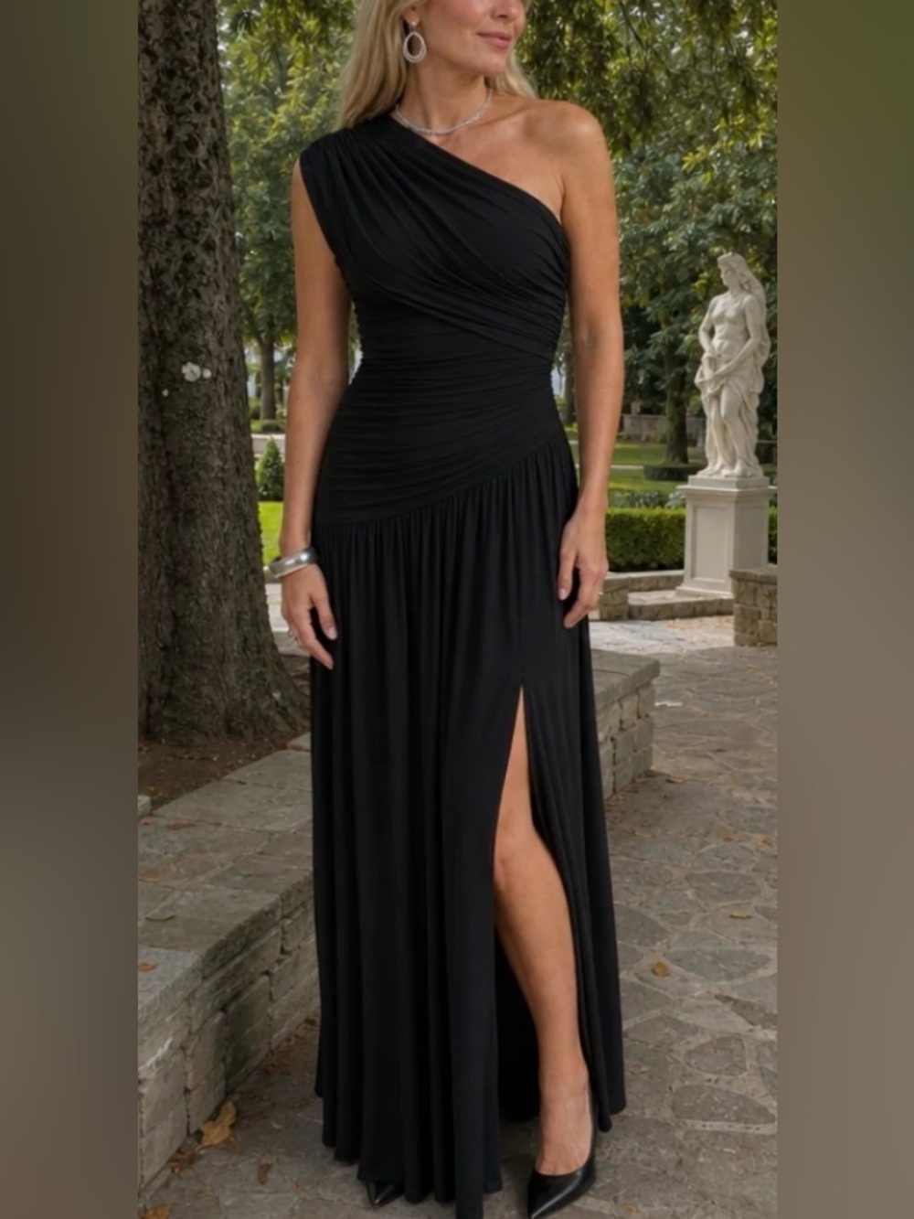 Elegant One-Shoulder Black Evening Gown